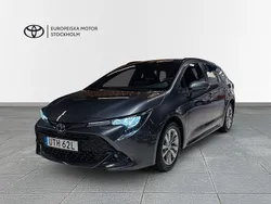 Mörkgrå (grå) Begagnad 2024 Toyota Corolla Active Kombi | 299 900 kr (Marknadspris)