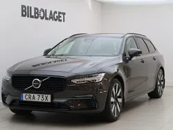 Grå Begagnad 2024 Volvo V90 Plus Kombi | 519 800 kr (Marknadspris)