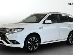 Svart Begagnad 2018 Mitsubishi Outlander P-HEV Kombi | 179 900 kr (Bra pris)