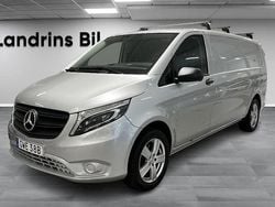 Silver (briljantsilver metallic) Begagnad 2021 Mercedes Vito Minibuss | 449 875 kr (Marknadspris)