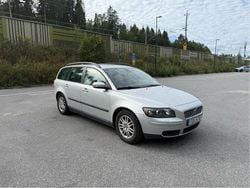 Grå Begagnad 2007 Volvo V50 Kinetic Kombi | 19 000 kr (Superpris)