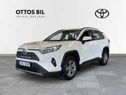 Vit Begagnad 2022 Toyota RAV4 Hybrid Active SUV | 319 900 kr (Marknadspris)