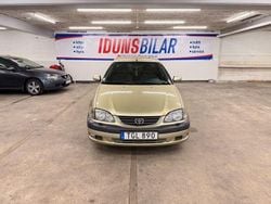 Ljusgul Begagnad 2001 Toyota Avensis Sedan | 34 999 kr (Marknadspris)