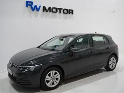 Grå Begagnad 2021 VW Golf VIII Halvkombi | 229 700 kr (Marknadspris)