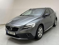 Grå Begagnad 2019 Volvo V40 CC Pro Kombi | 229 000 kr (Marknadspris)
