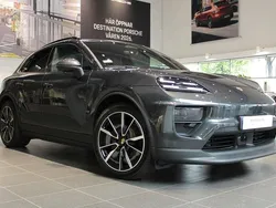 Grå (volcano grey metallic) Begagnad 2024 Porsche Macan SUV | 955 000 kr (Superpris)