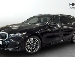 Svart (black) Begagnad 2025 BMW 520 M Sport Kombi | 603 700 kr (Lite dyr)