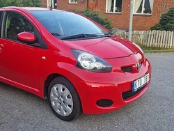 Röd Begagnad 2010 Toyota Aygo Halvkombi | 29 000 kr (Bra pris)