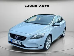 Ljusblå (blå) Begagnad 2013 Volvo V40 Summum Kombi | 99 900 kr (Marknadspris)