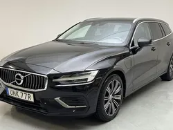 Svart Begagnad 2021 Volvo V60 Inscription Kombi | 254 800 kr (Bra pris)
