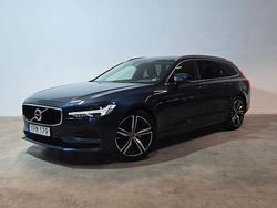 Mörkblå (blå) Begagnad 2019 Volvo V90 Momentum Kombi | 209 900 kr (Marknadspris)