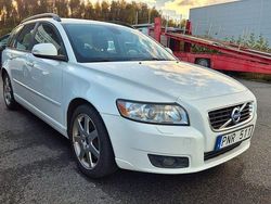 Vit Begagnad 2010 Volvo V50 Momentum Kombi | 39 900 kr (Bra pris)