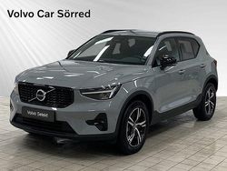 Vit Begagnad 2024 Volvo XC40 Plus SUV | 389 900 kr (Marknadspris)