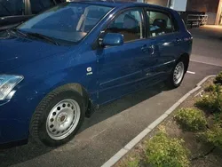 Blå Begagnad 2003 Toyota Corolla Halvkombi | 28 000 kr (Superpris)