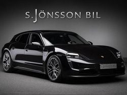 Svart Begagnad 2023 Porsche Taycan Sport Turismo Sedan | 759 000 kr (Marknadspris)