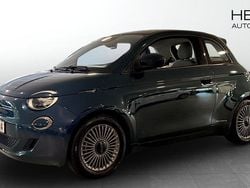 Grön (green) Begagnad 2022 Fiat 500e Icon Halvkombi | 199 900 kr (Marknadspris)
