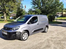 Grå Begagnad 2020 Peugeot Partner Minibuss | 139 000 kr (Marknadspris)