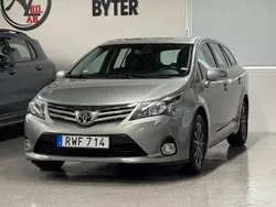 Ljusgrå Begagnad 2013 Toyota Avensis Business Edition Kombi | 114 900 kr (Marknadspris)