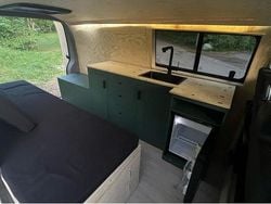 Vit Begagnad 2016 VW T6 Van | 160 000 kr (Marknadspris)