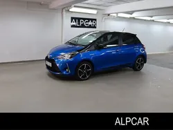 Blå Begagnad 2017 Toyota Yaris Hybrid Halvkombi | 139 900 kr (Lite dyr)