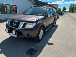 Mörkbrun (brun) Begagnad 2011 Nissan Navara Pickup | 88 000 kr (Marknadspris)