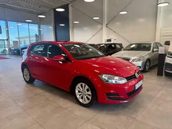 Röd Begagnad 2015 VW Golf VII Halvkombi | 88 900 kr (Marknadspris)