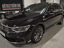 Svartmetallic metallic Begagnad 2023 VW Passat GTE Kombi | 310 000 kr (Dyr)