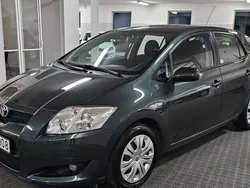 Mörkgrön Begagnad 2007 Toyota Auris Halvkombi | 69 900 kr (Dyr)