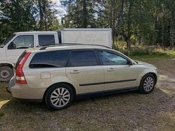 Grön Begagnad 2005 Volvo V50 Kinetic Kombi | 18 500 kr (Marknadspris)