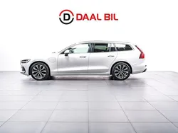 Vit Begagnad 2022 Volvo V60 Core Kombi | 344 700 kr (Marknadspris)