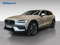 Grå Begagnad 2024 Volvo V60 CC Plus Kombi | 469 900 kr (Marknadspris)