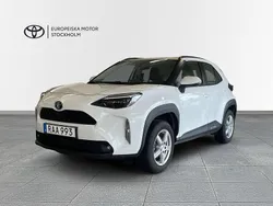 Vit Begagnad 2023 Toyota Yaris Cross Active SUV | 264 900 kr (Marknadspris)