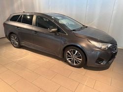 Mörkgrå (grå) Begagnad 2016 Toyota Avensis Active Kombi | 119 900 kr (Marknadspris)