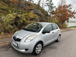 Silver Begagnad 2007 Toyota Yaris Halvkombi | 29 900 kr (Marknadspris)