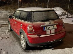Röd vit Begagnad 2007 Mini Cooper Halvkombi | 57 000 kr (Dyr)