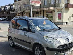Grå Begagnad 2006 Peugeot 1007 Halvkombi | 12 500 kr