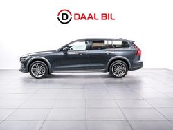 Grå Begagnad 2019 Volvo V60 CC Pro Kombi | 264 700 kr (Dyr)