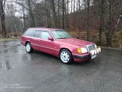 Almandin röd Begagnad 1992 Mercedes 300 Kombi | 79 000 kr