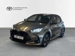 Grön Ny 2024 Toyota Yaris Hybrid Active Halvkombi | 289 900 kr (Lite dyr)