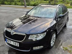 Svart Begagnad 2011 Skoda Superb Kombi | 64 000 kr (Bra pris)