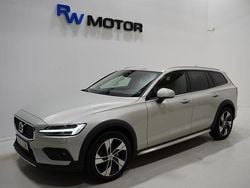 Vit Begagnad 2019 Volvo V60 CC Momentum Kombi | 294 800 kr (Marknadspris)