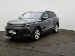 Grå Begagnad 2024 VW Tiguan Life SUV | 374 900 kr (Lite dyr)