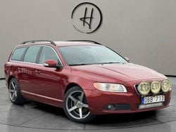 Röd Begagnad 2010 Volvo V70 Momentum Kombi | 64 900 kr (Dyr)