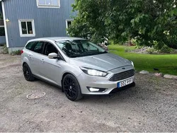 Grå Begagnad 2015 Ford Focus Titanium Kombi | 53 000 kr (Marknadspris)