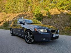 Blå Begagnad 2012 Volvo V50 Momentum Kombi | 80 000 kr (Marknadspris)