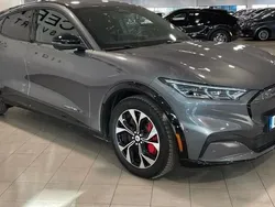 Grå Begagnad 2023 Ford Mustang Mach-E Premium SUV | 135 000 kr