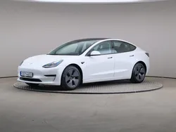 Vit (multicoat vit (pärl)) Begagnad 2021 Tesla Model 3 Long Range Sedan | 325 000 kr (Marknadspris)