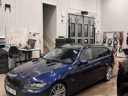 Blå Begagnad 2010 BMW 320 Comfort Edition Kombi | 90 000 kr (Marknadspris)