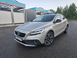 Brun Begagnad 2018 Volvo V40 CC Momentum Kombi | 129 500 kr (Marknadspris)