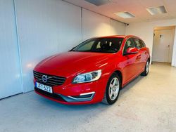 Röd Begagnad 2014 Volvo V60 Summum Kombi | 84 900 kr (Marknadspris)